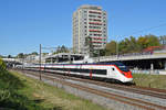 RABe 501 012-5 fährt Richtung Bahnhof Muttenz.