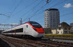 RABe 501 010-9 Giruno durchfährt den Bahnhof Pratteln.