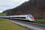 RABe 501 021-6 Giruno fährt Richtung Bahnhof Tecknau.