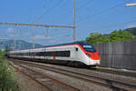 RABe 501 014-1 Giruno durchfährt den Bahnhof Gelterkinden.