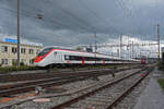 RABe 501 009-1 Giruno durchfährt den Bahnhof Pratteln.