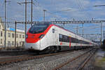 RABe 501 005-9 Giruno durchfährt den Bahnhof Pratteln.