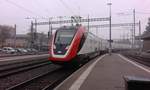 Nun habe ich es auch geschafft: ein Twindexx beinahe zum Anfassen!  Beim Warten auf die S-Bahn, die meinen Sohn Tristan nach Winterthur brachte, fuhr der neue SBB Intercity zur Testfahrt durch Wil in