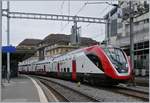 Der vierteilige SBB Twindexx RABDe 502 405-9  Rorschach  (UIC 94 85 0 502 405-9 CH-SBB) auf einer Testfahrt in Lausanne unter einem neuen Signal auf Gleis 2. 

6. Juni 2019 