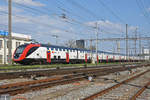 RABe 502 206-1 Twindexx durchfährt den Bahnhof Pratteln.