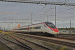 ETR 503 013-9 durchfährt am 02.011.2022 den Bahnhof Muttenz.