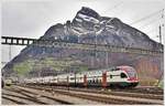 RE5073 mit 511 020 in Sargans mit Gonzen 1830m ü/M. (06.03.2017)