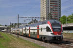 RABe 511 112 fährt Richtung Bahnhof Muttenz.