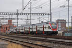 RABe 511 124 durchfährt den Bahnhof Muttenz. Die Aufnahme stammt vom 26.10.2018.