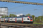 RABe 511 016 durchfährt den Bahnhof Pratteln.