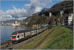 Der SBB CFF RABe 511 021 ist als RE 18425 von Annemasse nach St-Maurice beim Château de Chillon unterwegs.