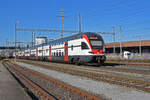 RABe 511 123 KISS, auf der S3, verlässt den Bahnhof Pratteln.