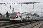 RABe 511 004 KISS durchfährt am 26.01.2023 den Bahnhof Rupperswil.