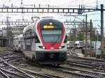 SBB - Triebzge RABe 511 102-1 + RABe 511 unterwegs als RE bei der einfahrt im Bahnhof Lausanne am 17.09.2013