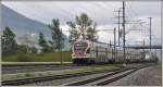 R3823 von St.Gallen nach Chur wird mit dem 511 021 gefahren. Er befindet sich hier bei Zizers mit der Kirche mastrils im Hintergrund. (03.05.2014)