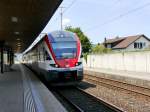 SBB - Triebzug RABe 511 037 bei der einfahrt im Bahnhof Lenzburg am 11.07.2015