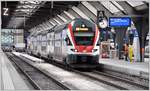 IR 2117 mit 511 122 nach Konstanz im Zürcher Hauptbahnhof.