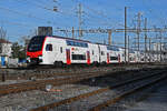 RABe 512 021-2 KISS durchfährt am 05.02.2024 den Bahnhof Pratteln.