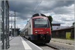 Der SBB RABe 514 024-9 verlässt Thayngen als S24 20453 nach Zug.