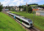 An der S2 der S-Bahn St.Gallen (Altstätten SG - St.Gallen - Wattwil - Nesslau Neu St.Johann): Im  Herzstück  der früheren Bodensee-Toggenburg Bahn zwischen St.Gallen und Wattwil fährt Thurbo GTW 2/8 804 in Degersheim ein, 9.Juli 2021  