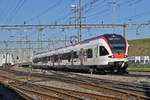 RABe 521 027, auf der S3, fährt zum Bahnhof Pratteln.