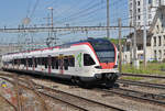 RABe 521 022, auf der S3, verlässt den Bahnhof Pratteln.