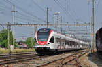 RABe 521 029, auf der S3, verlässt den Bahnhof Pratteln.