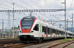 RABe 521 026, auf der S3, fährt zum Bahnhof Muttenz.