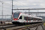 RABe 521 012, auf der S3, fährt zum Bahnhof Muttenz.