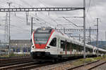 RABe 521 011, auf der S1, fährt zum Bahnhof Muttenz.