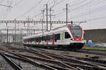 RABe 521 020, auf der S3, fährt zum Bahnhof Pratteln.