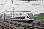 RABe 521 011, auf der S3, fährt zum Bahnhof Pratteln.