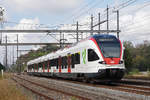 RABe 521 014, auf der S1, verlässt den Bahnhof Möhlin.