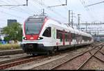 RABe 521 016 (Stadler FLIRT) der Regio-S-Bahn Basel (SBB) als S3 von Gelterkinden (CH) nach Laufen (CH) verlässt den Bahnhof Pratteln (CH).