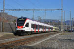 Doppeltraktion, mit den RABe 521 027 und 521 017 mit der Werbung für die Fachhochschule Muttenz, auf der S3, verlässt den Bahnhof Gelterkinden.