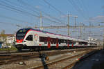 RABe 521 005 mit dem neuen triregio Signet, auf der S3, fährt zum Bahnhof Pratteln.