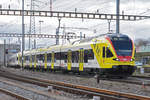 RABe 521 017 mit der Werbung für die Fachhochschule Muttenz, auf der S3, fährt zum Bahnhof Pratteln.