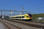 RABe 521 017 mit der Werbung für die Fachhochschule Muttenz, auf der S3, fährt zum Bahnhof Pratteln.