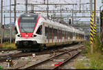 RABe 521 024 und RABe 521 020  Porrentruy  (Stadler FLIRT) beschleunigen aus dem Bahnhof Pratteln (CH).