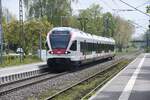 ALLENSBACH (Landkreis Konstanz), 02.05.2023, 521 209 als S6 (ex RB29) der neu konzipierten Bodensee-S-Bahn nach Engen bei der Einfahrt in den Bahnhof Allensbach