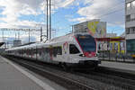 RABe 521 014, auf der S1, wartet am 03.11.2023 beim Bahnhof Pratteln.