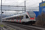 RABe 523 007, auf der S3, fährt am 16.02.2024 Richtung Haltestelle Itingen.