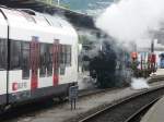 SBB / OeBB - Triebzug 521 015-8 bei der einfahrt in das Besteztes Geleise 1 mit Dampflok E 3/3 2 der OeBB im Bahnhof von Olten am 14.06.2008