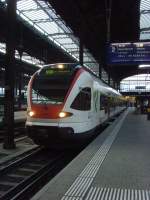 Stadler Flirt 521 004-2 als S6 von Basel SBB nach Zell (Wiesental) ber Basel Bad Bf, Riehen, Lrrach, Schopfheim steht auf Gleis 2 in Basel SBB.