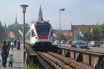 KONSTANZ (Landkreis Konstanz), 24.09.2011, 521 208 überquert als Seehas-Regionalzug der SBB GmbH nach Engen die Seerheinbrücke in Konstanz