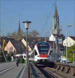 Ein doppelter Seehas fhrt nach Konstanz ein.