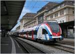 Der Léman Express RABe 522 221 (UIC 94 85 0 522 221-6 CH-SBB) und ein weiterer stehen in Lausanne auf Gleis 2.