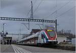 Der LÉMAN EXPRESS am Start: in Coppet wartet bei spätem Anbruch des Wintertages der SBB LEX RABe 522 230 und ein weiterer als SL4 auf die Abfahrt nach Annemasse.