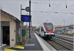 Der SBB LEX RABe 522 219, als Léman Express L2 23420 von Coppet (ab 10:19) nach Annecy (an 12:16) unterwegs, erreicht den Bahnhof Pringy (Haute-Savoie), links im Bild ein kleiner, und leider