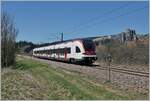 Der SBB RABe 522 207 ist als RE 18124 zwischen Les Verrieres und Pontralier kurz vor La Cluse et Mijoux auf dem Weg von Neuchâtel nach Frasne.